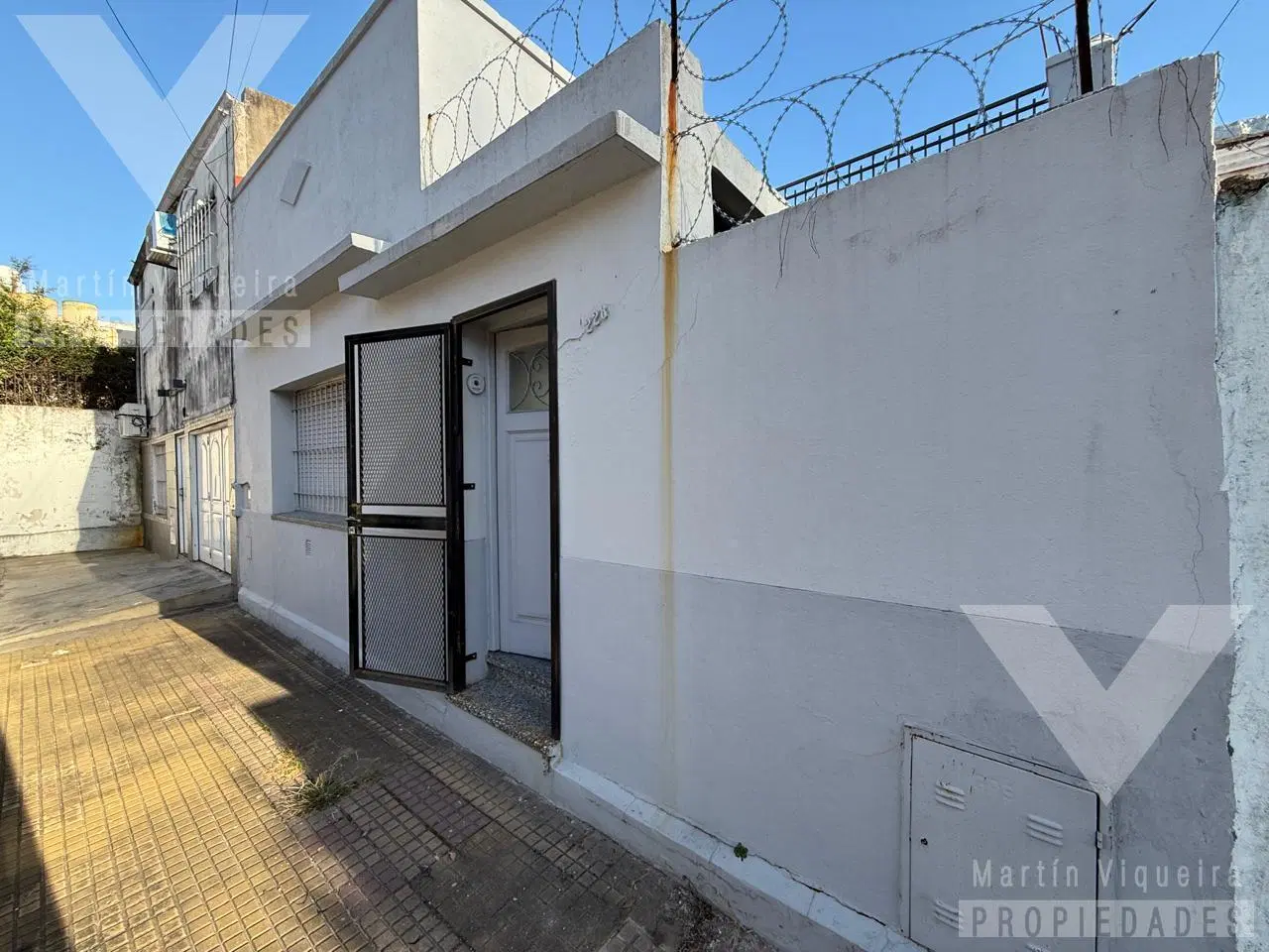 CASA EN LOTE PROPIO CON PATIO, TERRAZA Y GRAN POTENCIAL DE RECICLAJE 4