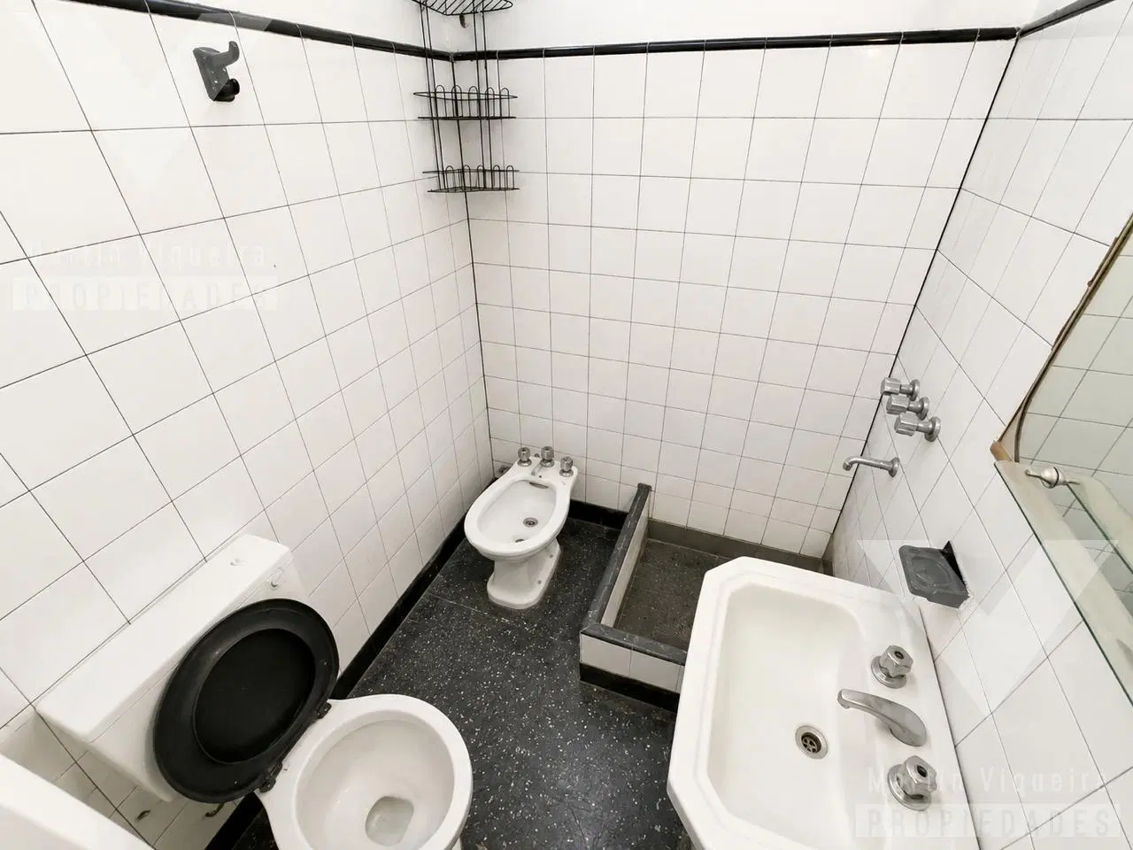 CASA EN LOTE PROPIO CON PATIO, TERRAZA Y GRAN POTENCIAL DE RECICLAJE 5