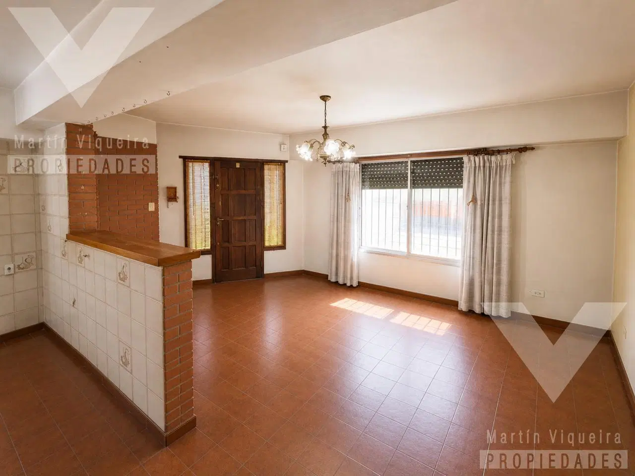CASA EN ESQUINA CON TERRAZA Y GRAN POTENCIAL DE RECICLAJE 5