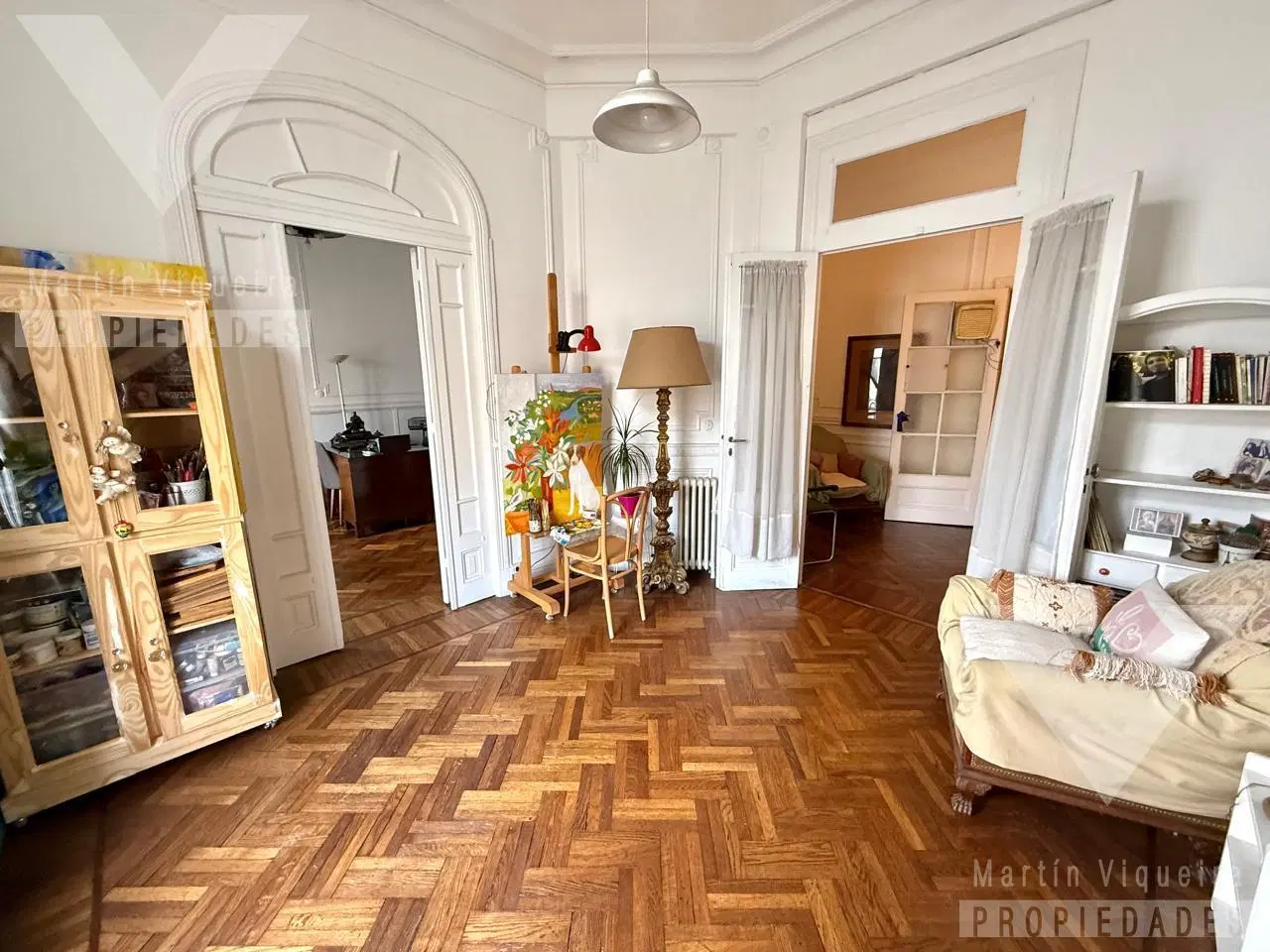 Departamento de categoría de 4 ambientes con dependencia en Recoleta. 5