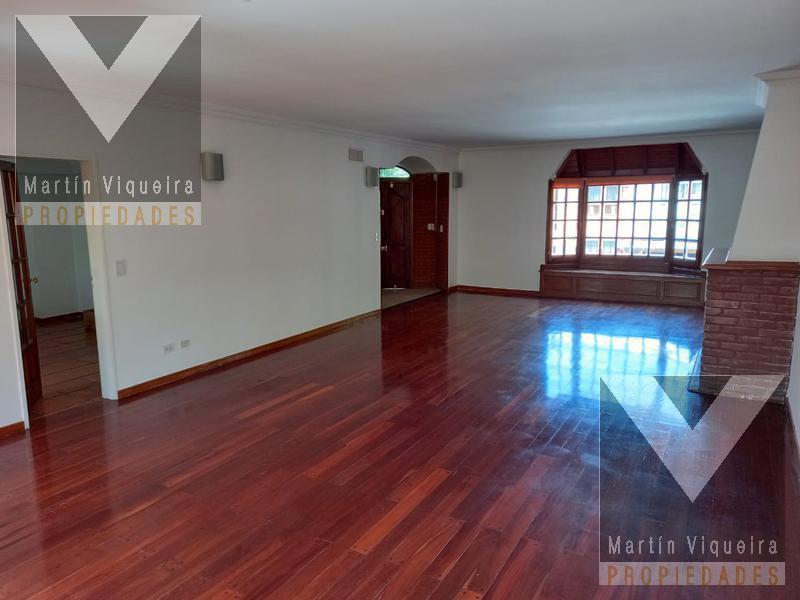 Foto de ESPECTACULAR CASA DESARROLLADA EN TRES PLANTAS SOBRE LOTE DE 9.40 X, imagen 2