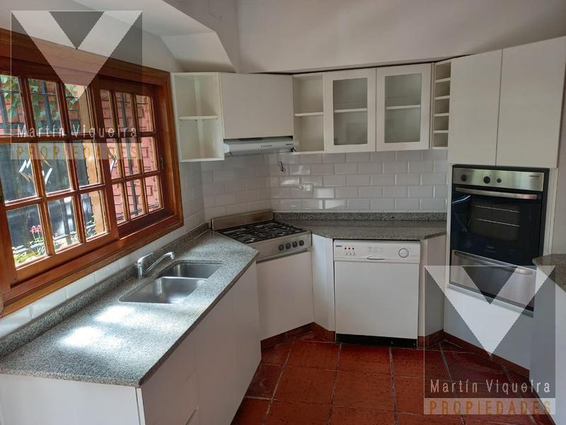 Foto de ESPECTACULAR CASA DESARROLLADA EN TRES PLANTAS SOBRE LOTE DE 9.40 X, imagen 4