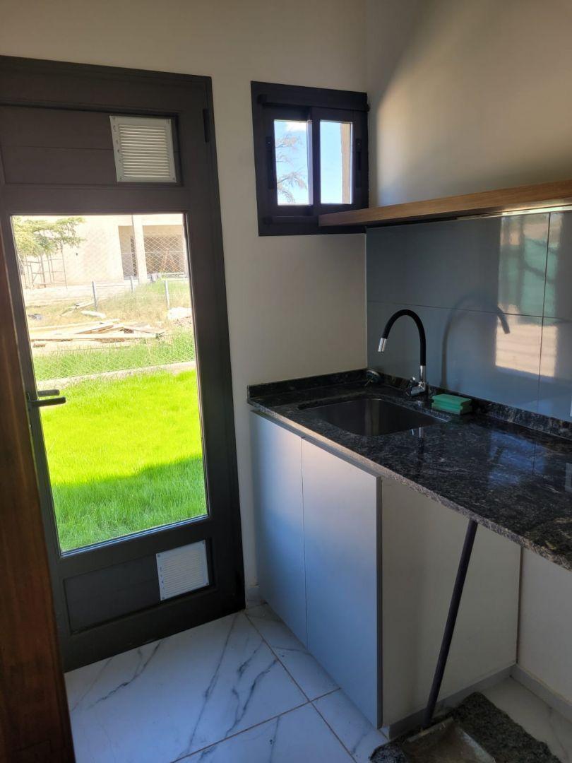 Foto de Casa a estrenar de 3 Dormitorios Barrio Privado Yrigoyen Maipú, imagen 5