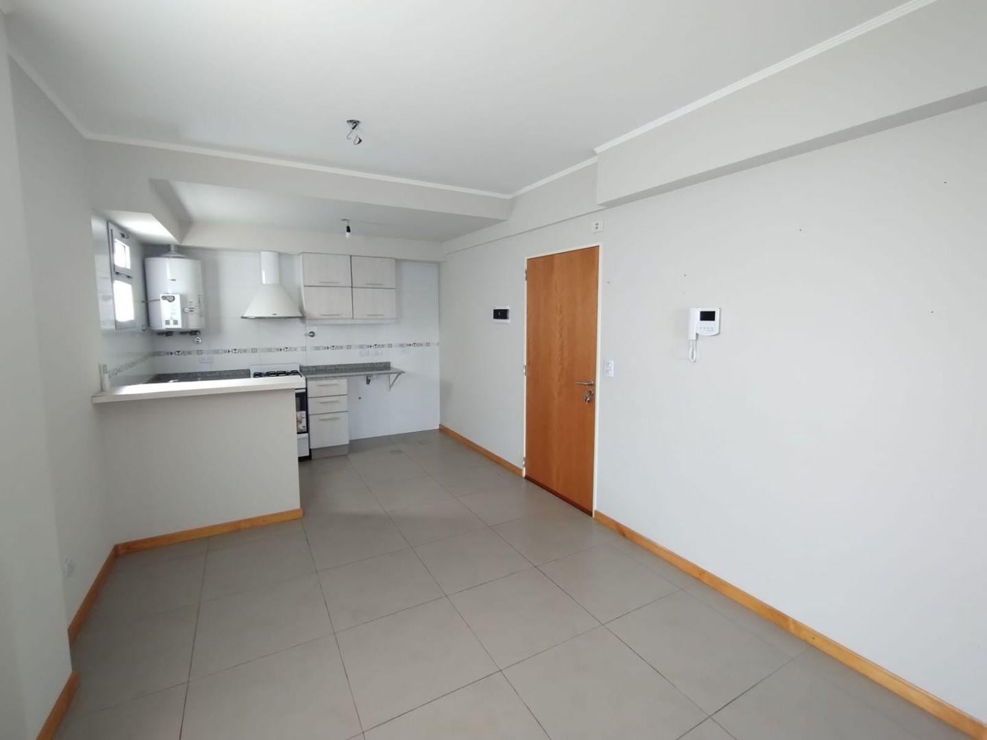 Foto de MONOAMBIENTE CON BALCON EN FLORES, imagen 1