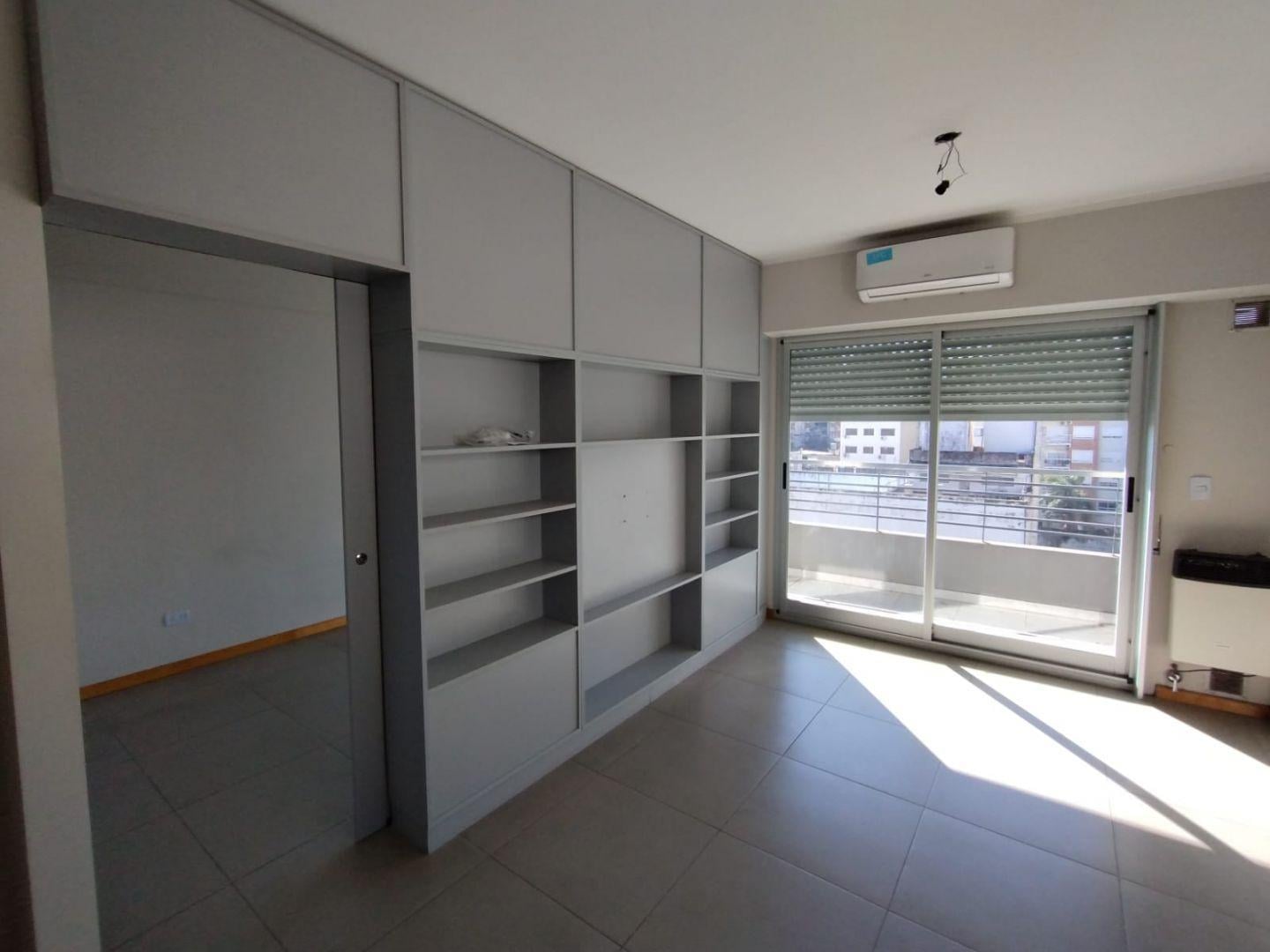 Foto de DEPARTAMENTO 2 AMBIENTES CON BALCON EN FLORES, imagen 1