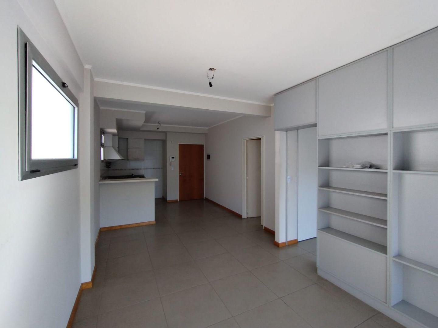Foto de DEPARTAMENTO 2 AMBIENTES CON BALCON EN FLORES, imagen 3