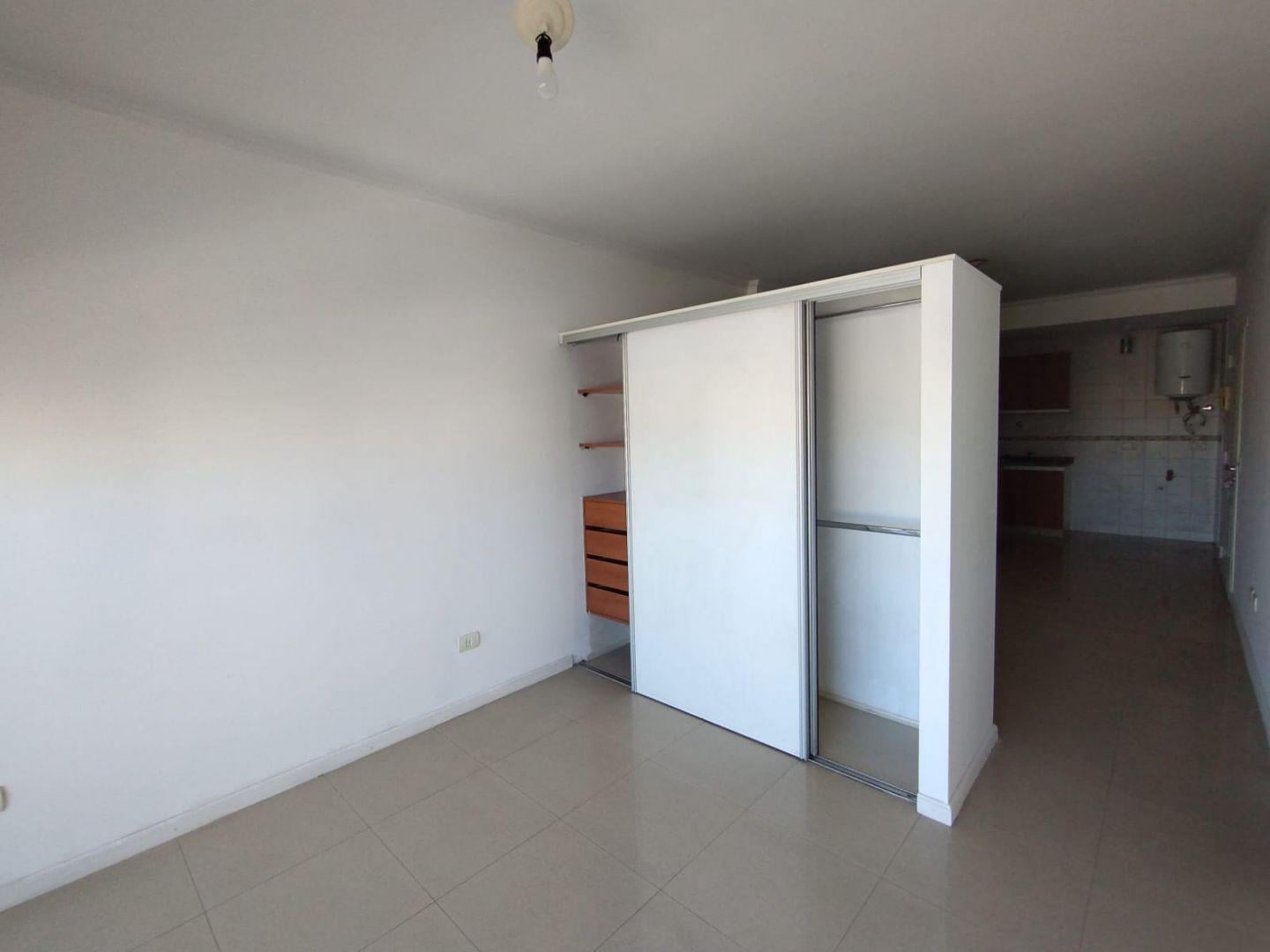 Foto de MONOAMBIENTE CON BALCON EN FLORES, imagen 2