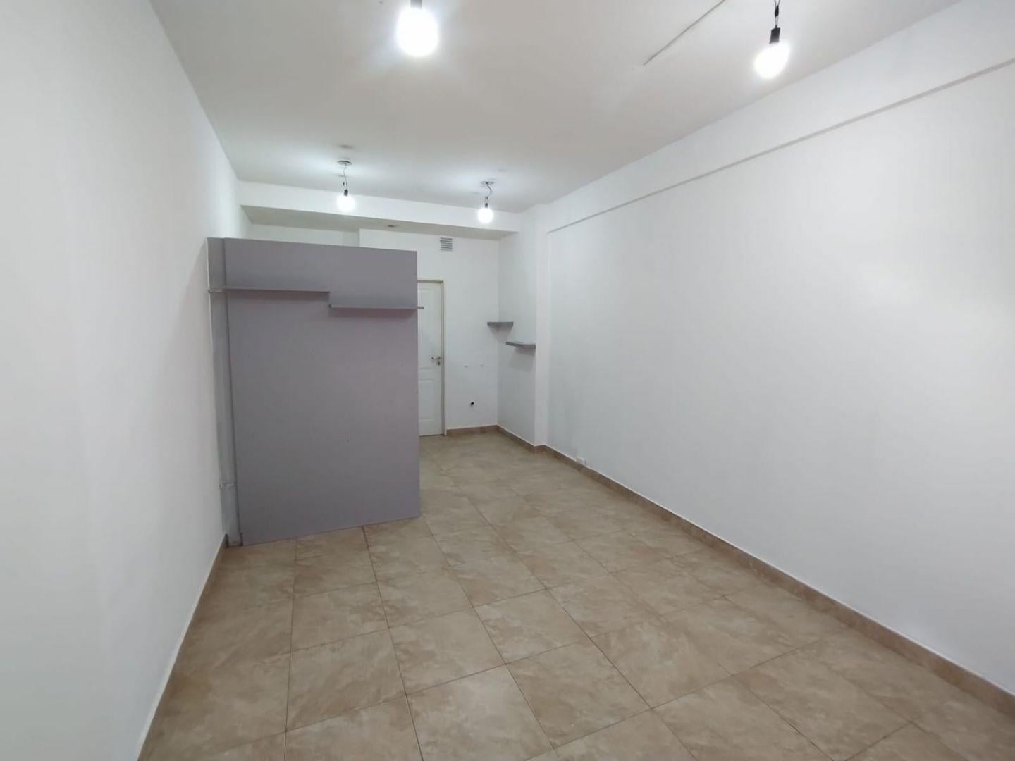 Foto de ALQUILER LOCAL EN FLORES, imagen 4