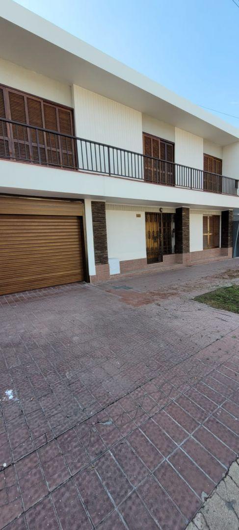 Foto de Venta de Casa 4 dormitorios en Barrio BOMBAL, Godoy Cruz, imagen 2