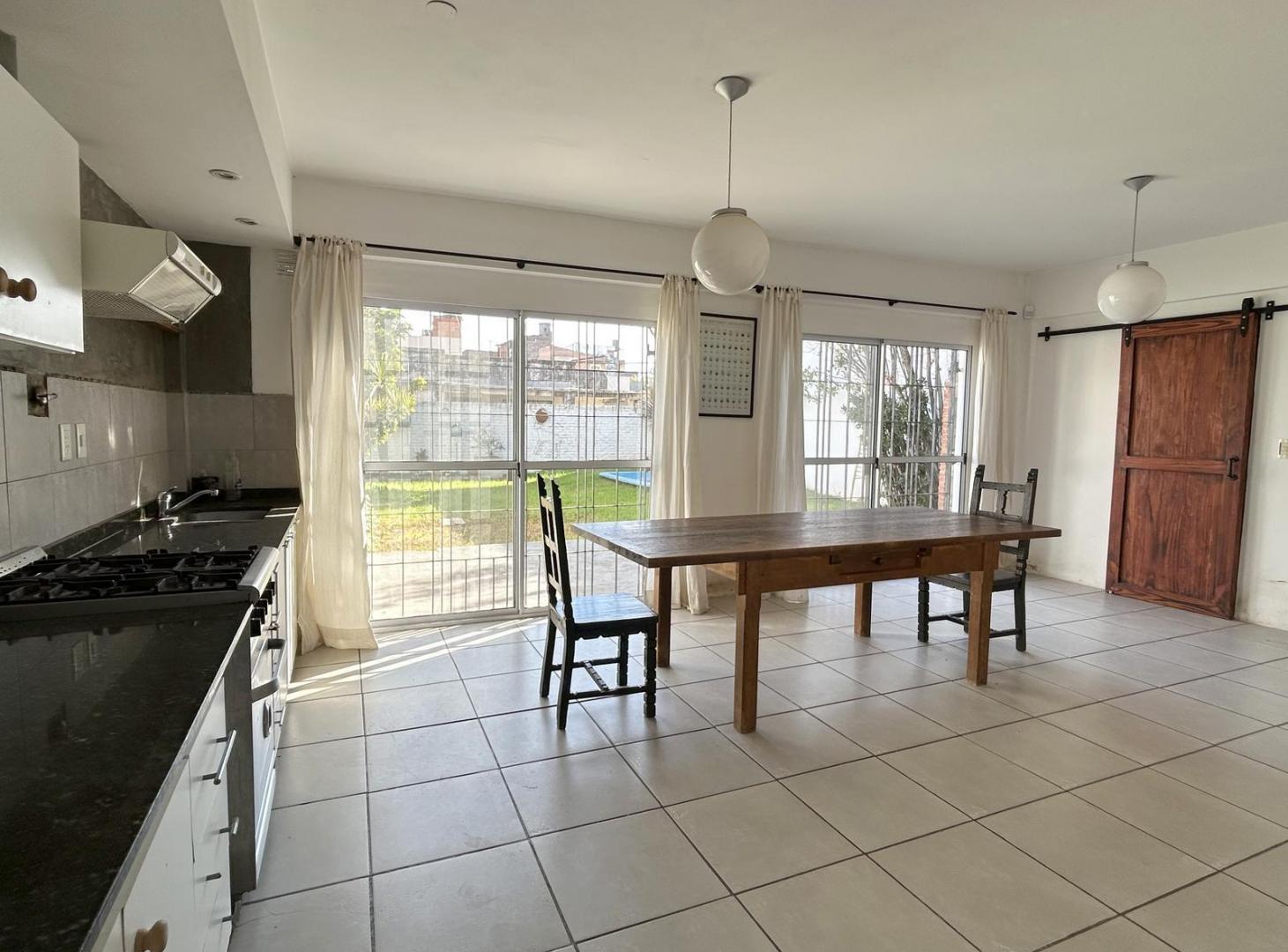 Foto de Casa en Venta 4 ambientes con pileta en San Martín, imagen 4