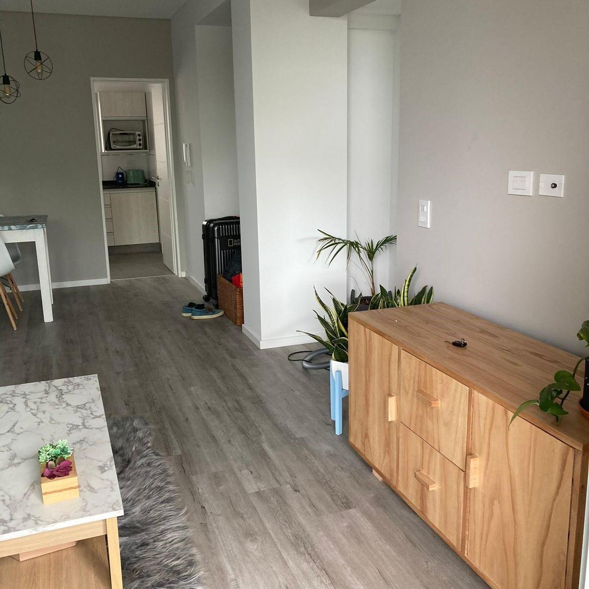 Foto de EXCELENTE DOS AMBIENTES AL FRENTE EN HAEDO CON BALCON Y PARRILA EN VENTA, imagen 2