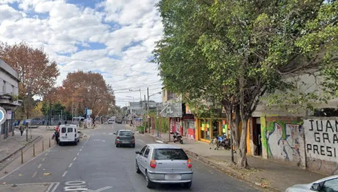Excelente Local en esquina Frente a Estación San Martín 3