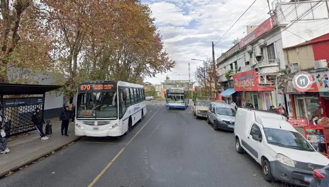 Excelente Local en esquina Frente a Estación San Martín 5