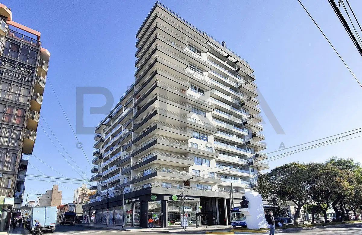 Excelente Cochera Cubierta - Boulevard Plaza 1