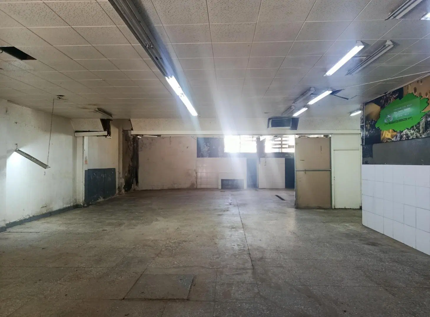 Local 200 m2 Av. Ricardo Balbín 1