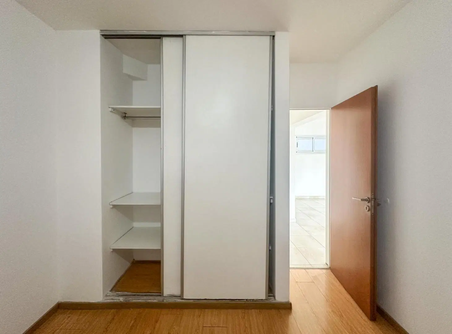 Departamento 2 ambientes con Cochera y Balcón – luminoso y al frente 3