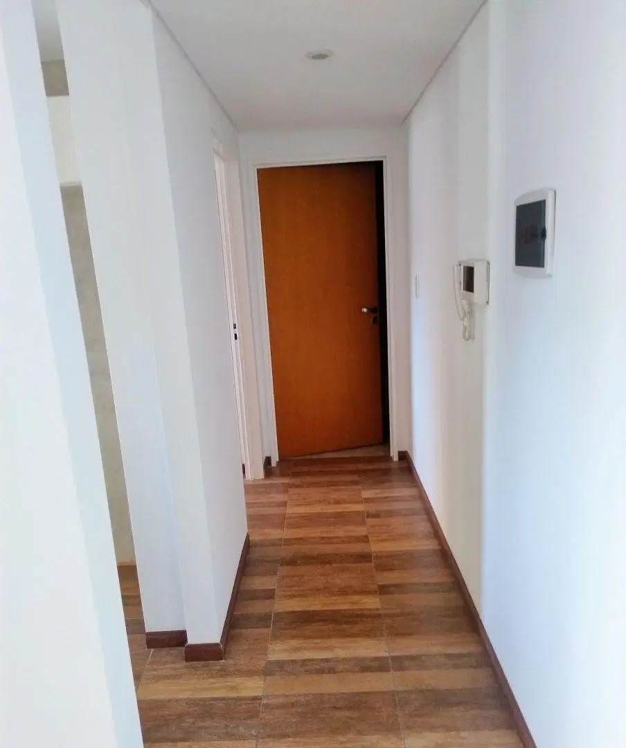 Dueño alquila departamento 2 ambientes al frente con cochera fija 1