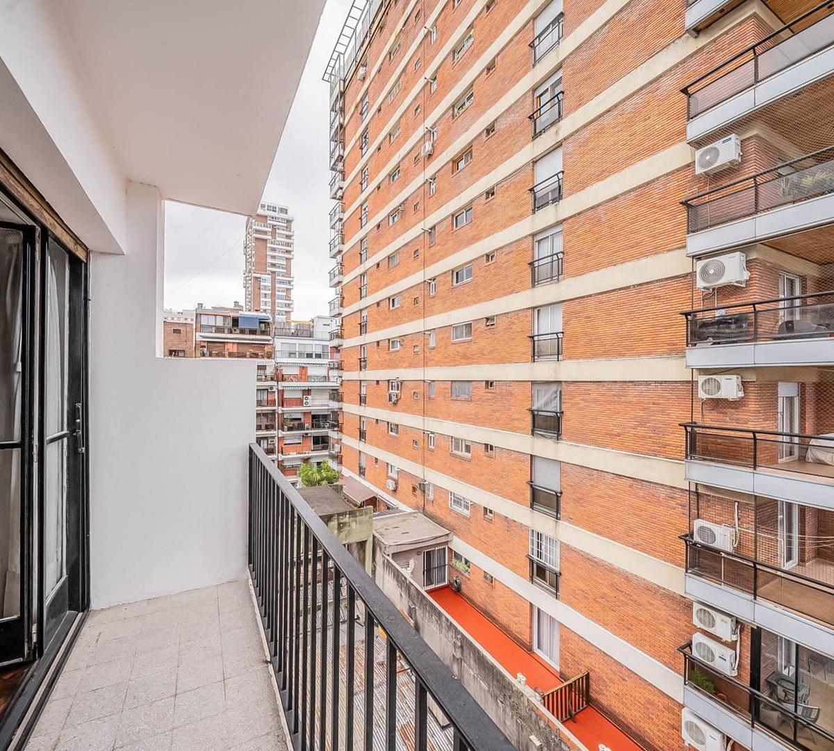 Departamento. Contrafrente. Balcón. Luminoso. Impecable 4