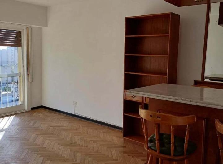 SE ALQUILA . DEPARTAMENTO . 3 AMBIENTES . LUMINOSO . BALCÓN 5