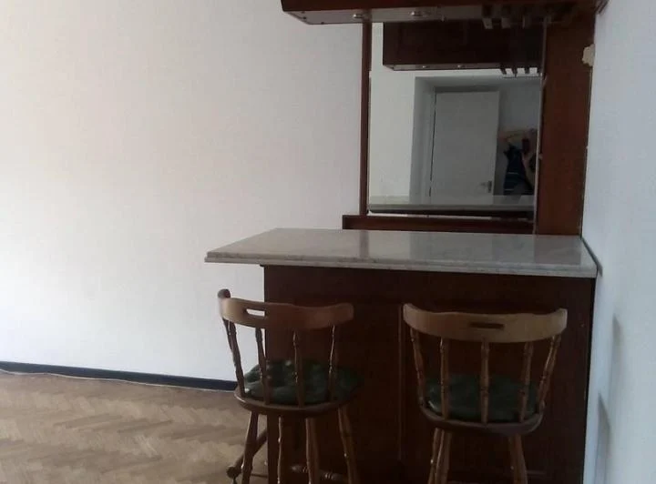 SE ALQUILA . DEPARTAMENTO . 3 AMBIENTES . LUMINOSO . BALCÓN 3