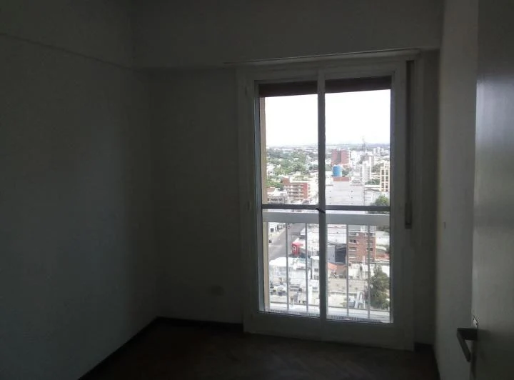 SE ALQUILA . DEPARTAMENTO . 3 AMBIENTES . LUMINOSO . BALCÓN 2