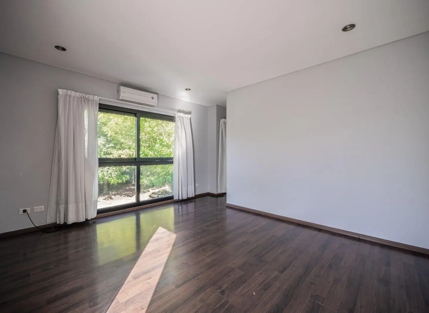 VENTA. CASA. 4 AMBIENTES. PILETA. APTO CRÉDITO. FINCAS IRAOLA. 4