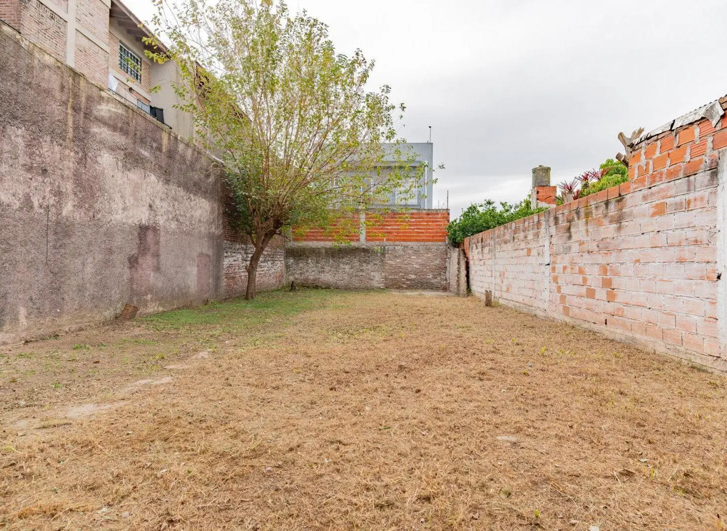 VENTA. LOCAL. TERRENO. 374M2. QUILMES 3