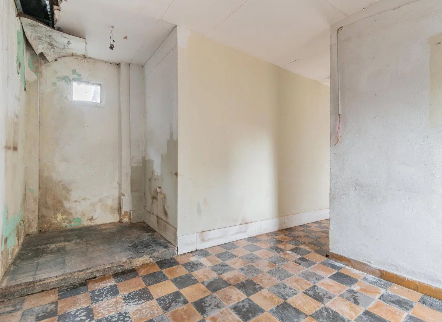 VENTA. LOCAL. TERRENO. 374M2. QUILMES 5