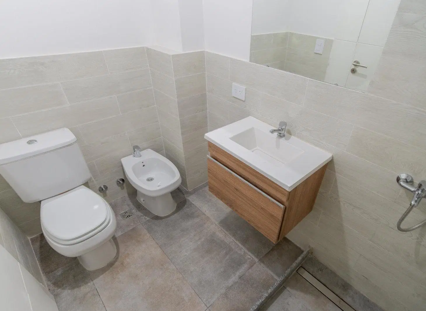 EN VENTA. BELGRANO. DPTO A ESTRENAR. 3 AMBIENTES. 2 BAÑOS. BALCON CORRIDO. 3