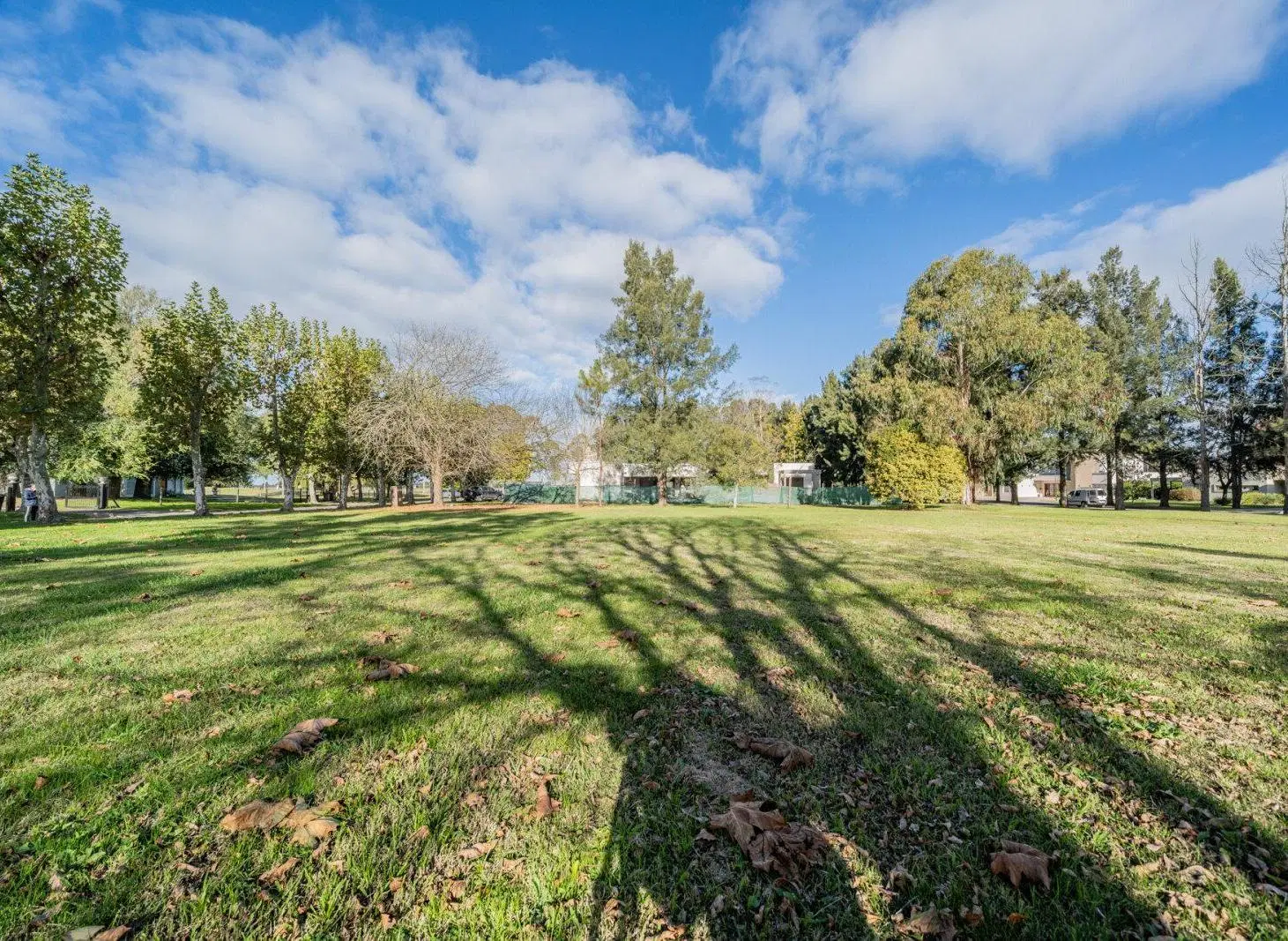 Lote 2.526m2 - Miralagos I 2