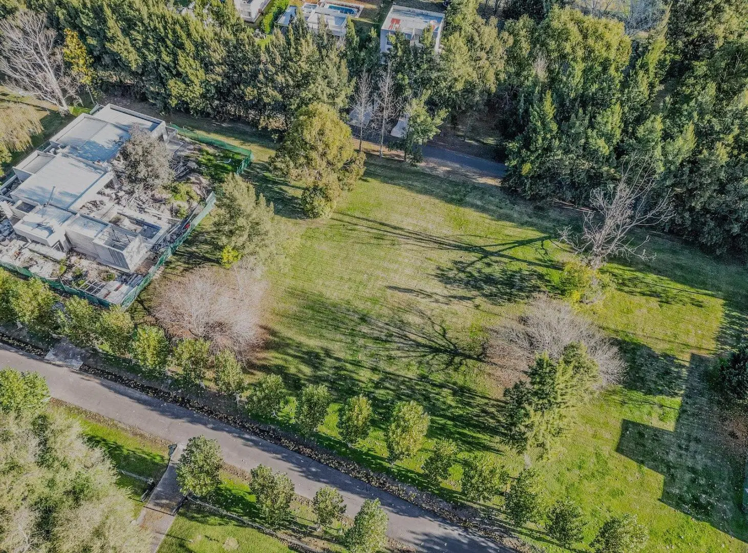 Lote 2.526m2 - Miralagos I 3