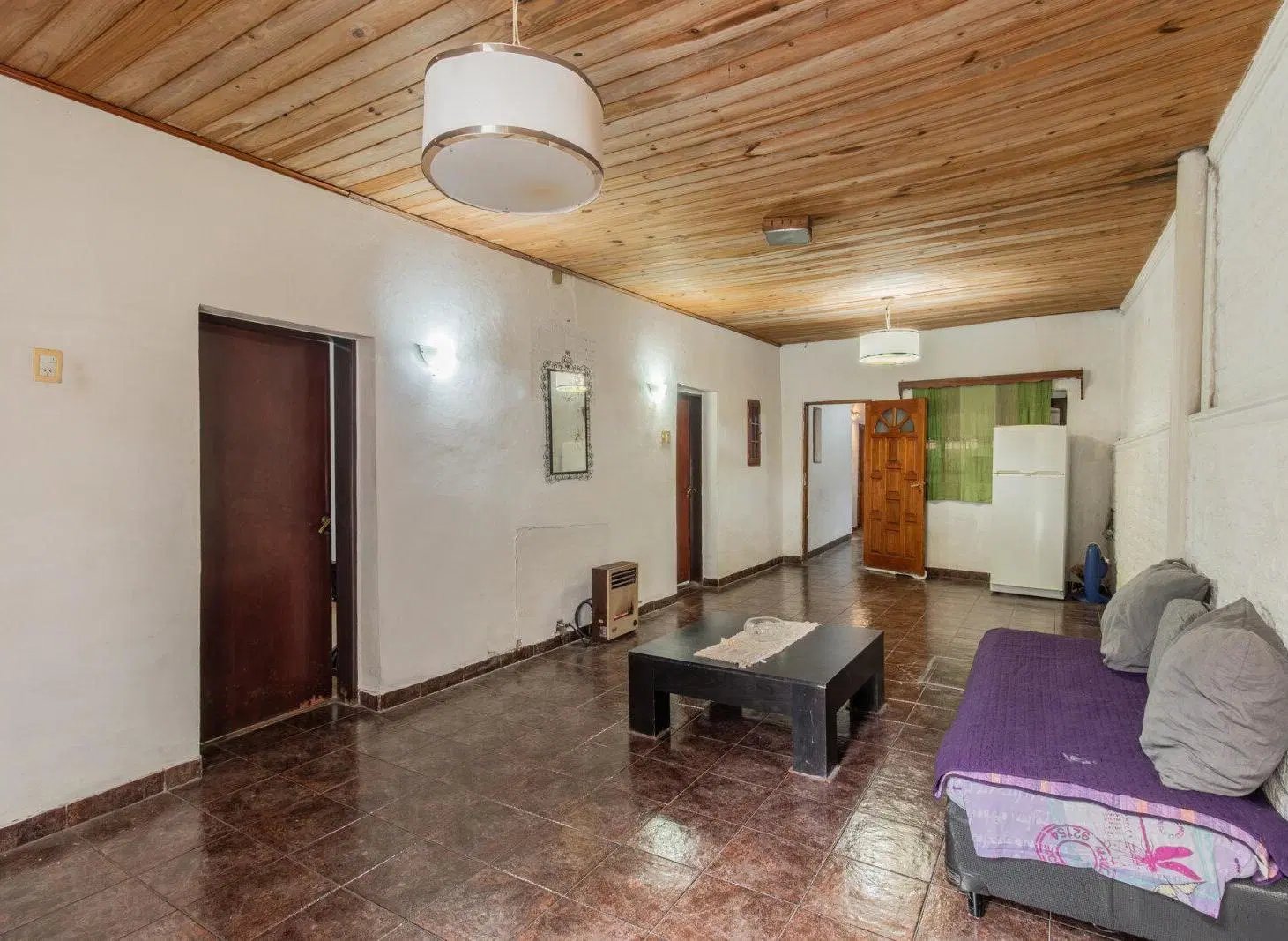VENTA. CASA 5 AMBIENTES. JARDÍN. QUINCHO. COCHERA. FLORES 2