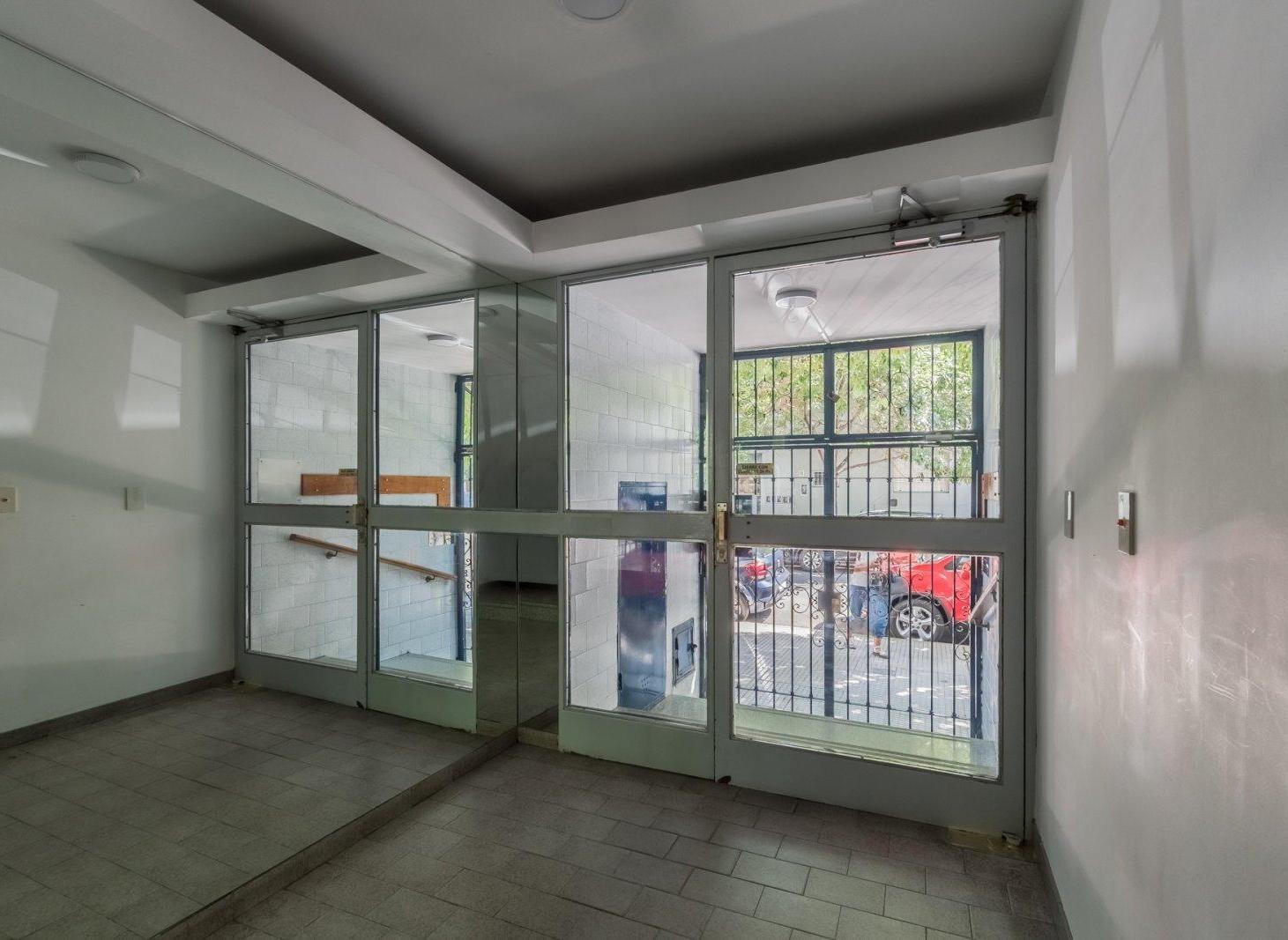 VENTA. 2 AMB. VILLA URQUIZA. REFACCIONADO