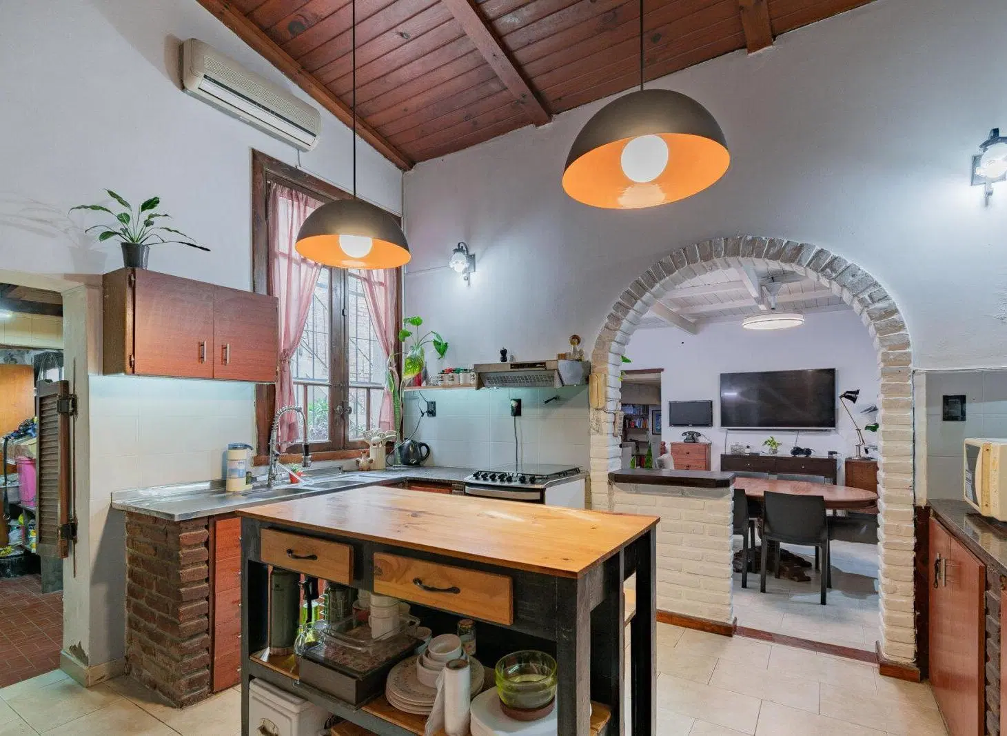 Casa en venta en Boedo. Lote propio. 4 ambientes más estudio. Quincho y terraza. Mucha luz 2