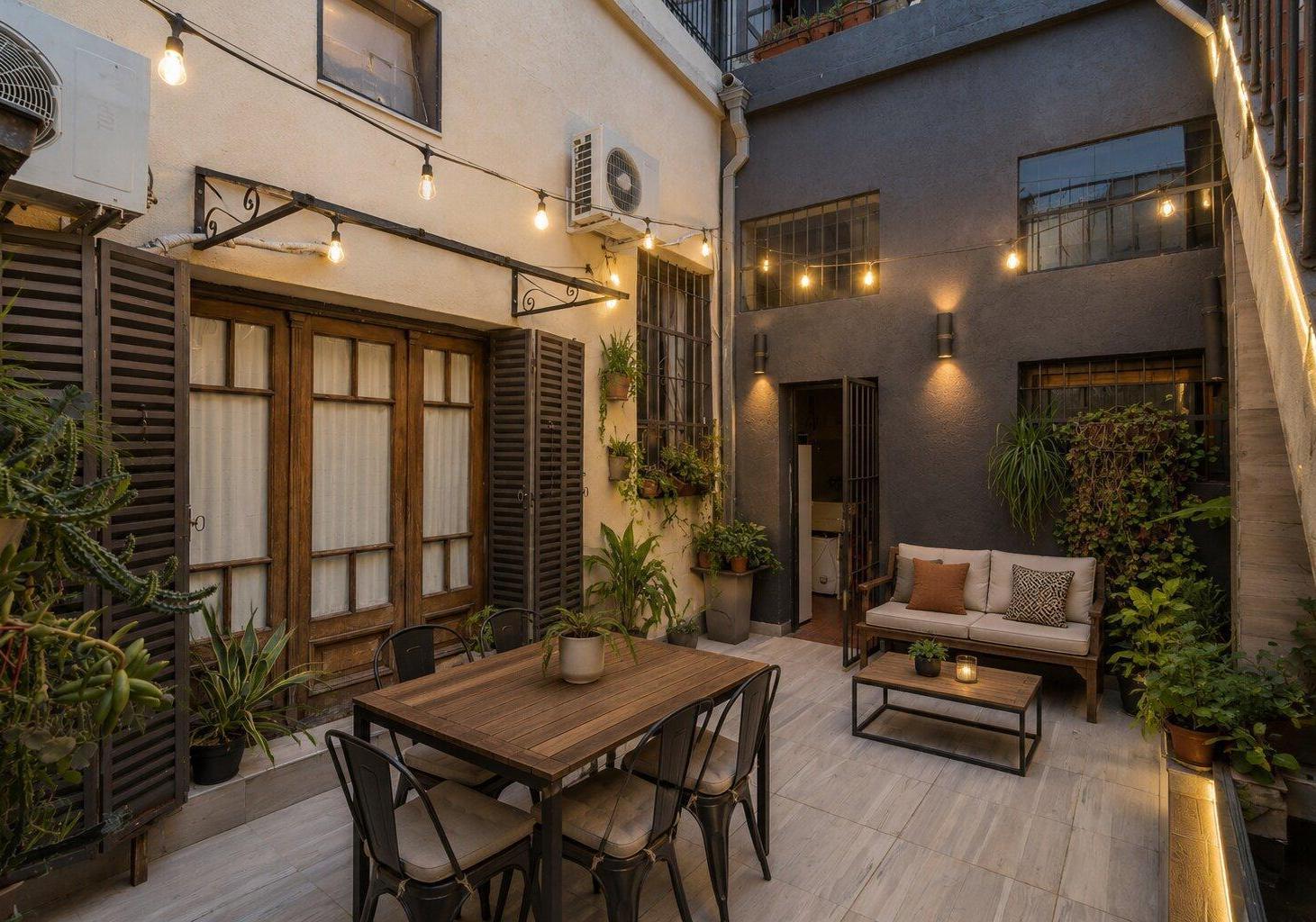 Casa en venta en Boedo. Lote propio. 4 ambientes más estudio. Quincho y terraza. Mucha luz