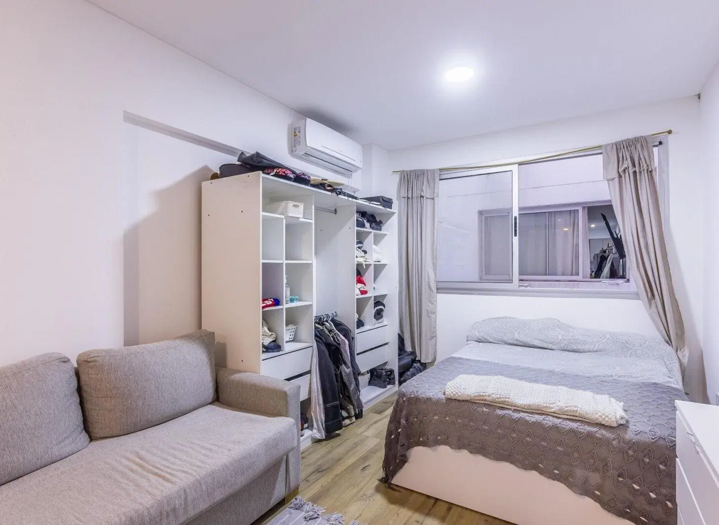 Alquiler monoambiente en Colegiales. Gran conectividad. Bajas expensas. Pileta y laundry. Baulera. 4