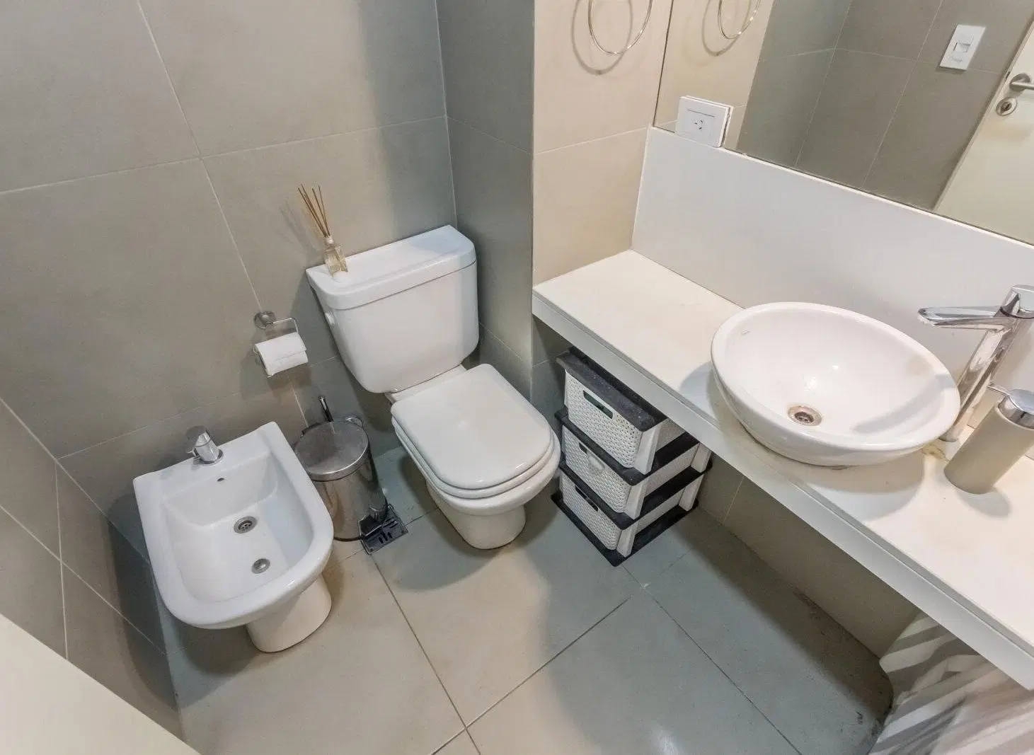 Alquiler monoambiente en Colegiales. Gran conectividad. Bajas expensas. Pileta y laundry. Baulera. 5