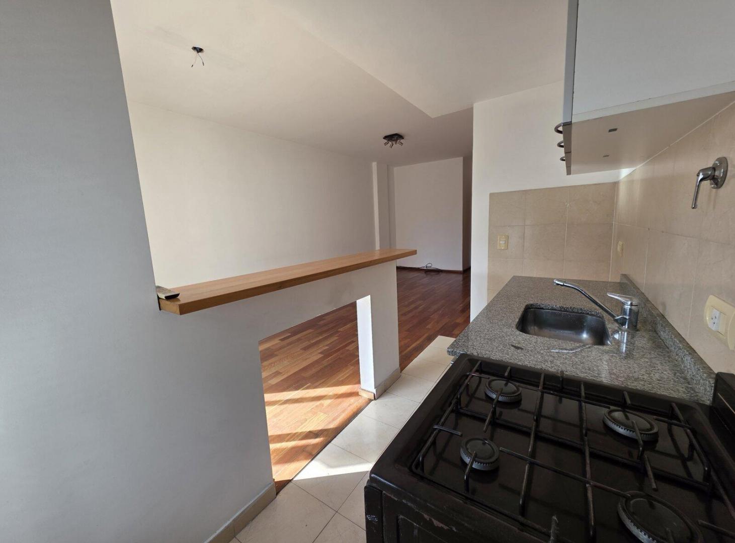 Foto de ALQUILER. DEPTO. 2 AMBIENTES. COCHERA. BALCÓN. VILLA URQUIZA., imagen 3