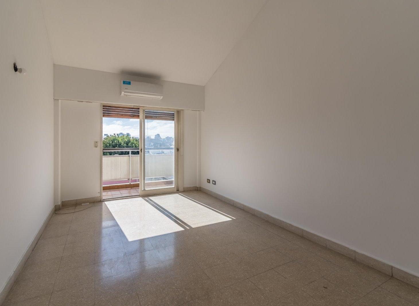 Foto de EN VENTA. 2 AMBIENTES + COCHERA CUBIERTA. LUMINOSO. VILLA SANTA RITA., imagen 3