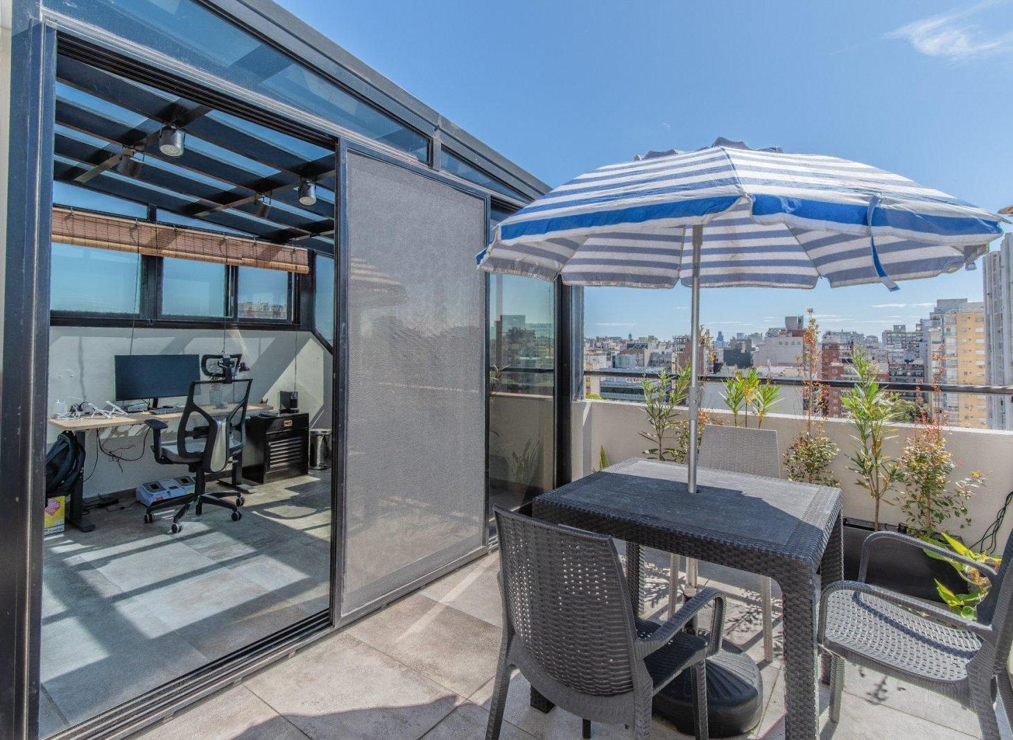 Foto de EN VENTA. VILLA URQUIZA. TRIPLEX 10° PISO. 3 AMB. TERRAZA PROPIA CON, imagen 2