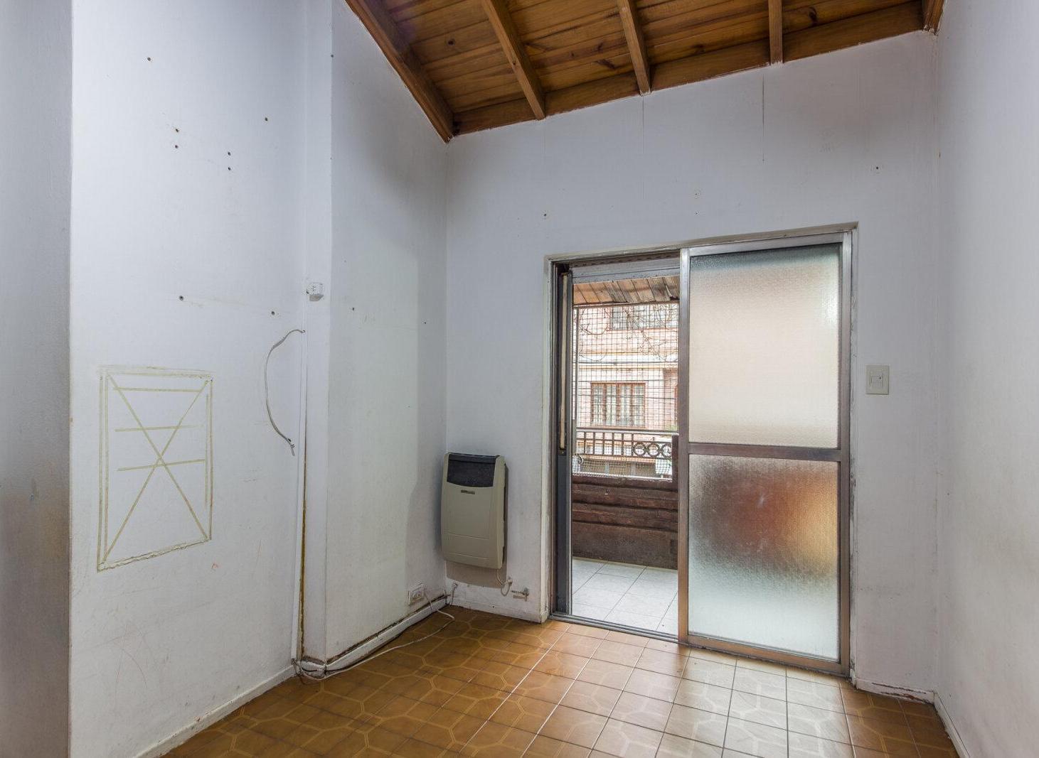 Foto de VENTA. PH.3 AMBIENTES. BALCON. PATIO. ALMAGRO., imagen 1