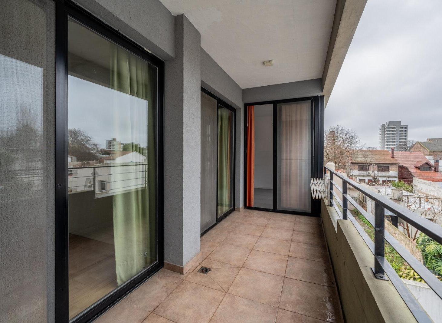 Foto de VENTA. DEPTO. 3 AMBIENTES. BALCÓN. AMENITIES. COCHERA. BERNAL., imagen 3