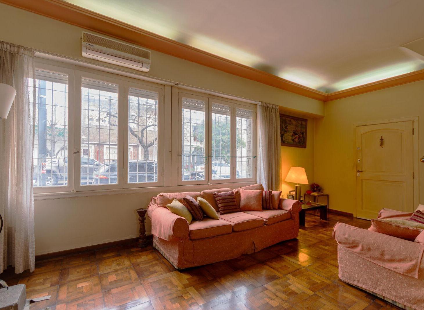 Foto de VENTA. CASA. 5 AMBIENTES. QUINCHO. JARDÍN. PILETA. BALCÓN. VILLA CRESPO., imagen 1
