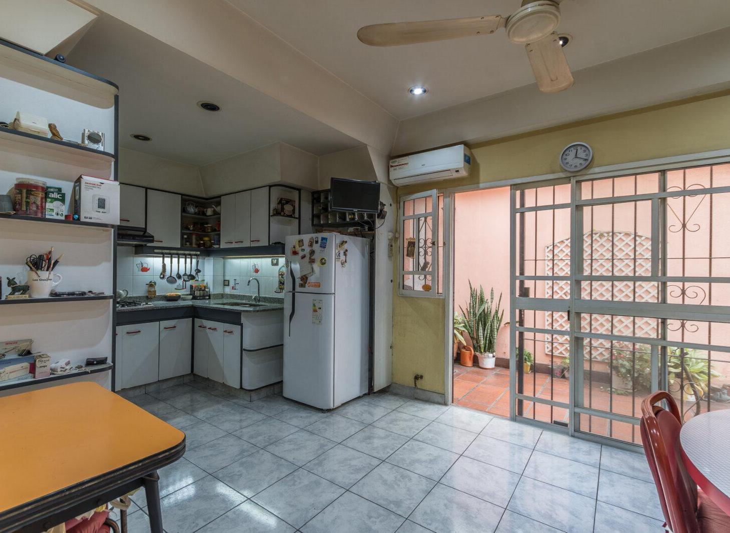 Foto de VENTA. CASA. 5 AMBIENTES. QUINCHO. JARDÍN. PILETA. BALCÓN. VILLA CRESPO., imagen 4