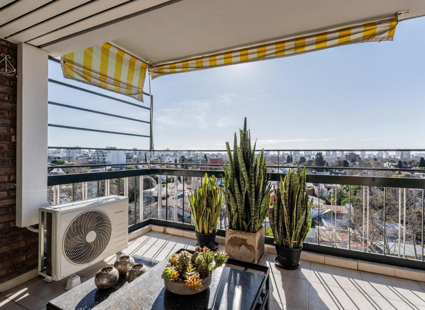Foto de 4 AMBIENTES EN PISO ALTO CON BALCÓN TERRAZA, VISTAS ABIERTAS Y COCHERA, imagen 3