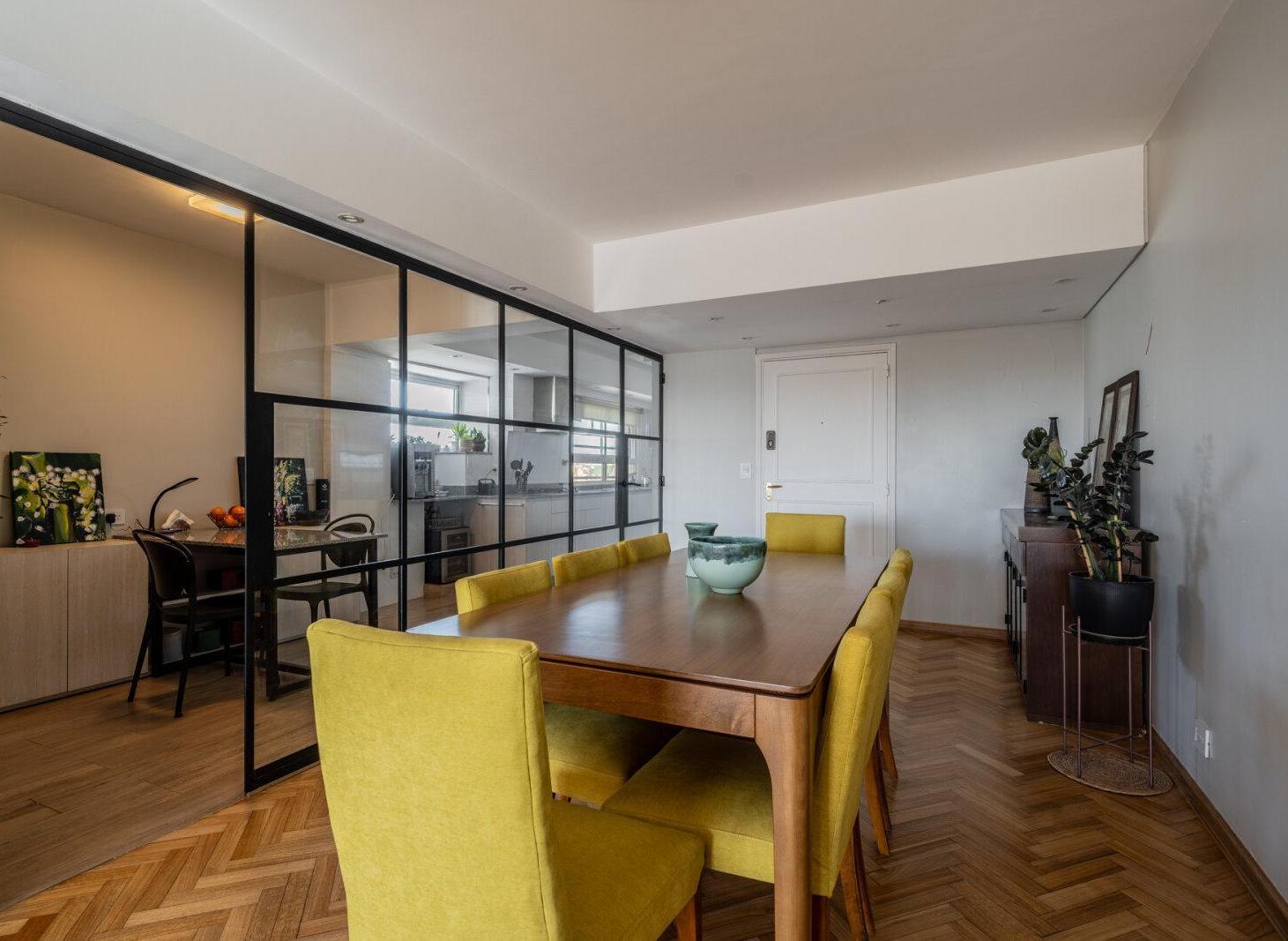Foto de 4 AMBIENTES EN PISO ALTO CON BALCÓN TERRAZA, VISTAS ABIERTAS Y COCHERA, imagen 2