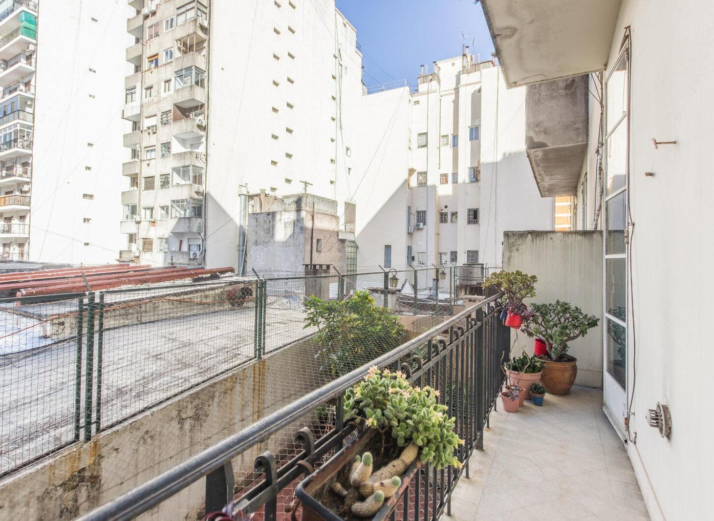 Foto de Departamento centenario cuatro ambientes más dependencia. Recoleta, imagen 3