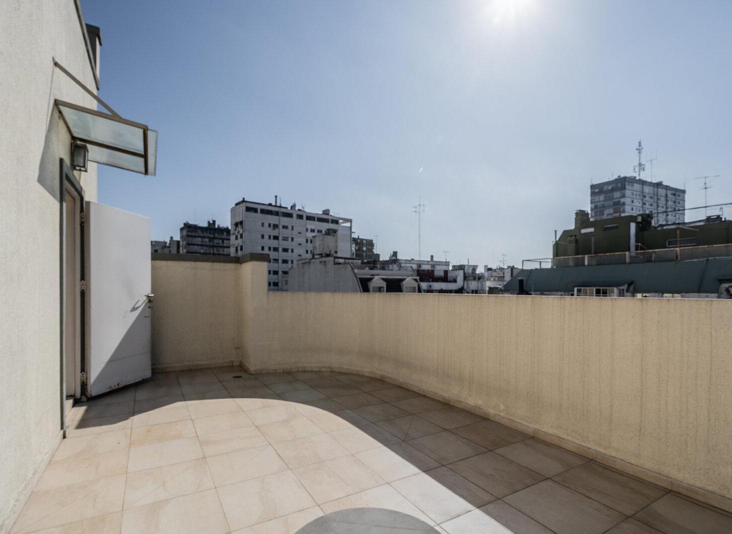 Foto de VENTA. DEPTO. 3 AMBIENTES. BALCÓN. TERRAZA. COCHERA. CABALLITO., imagen 2