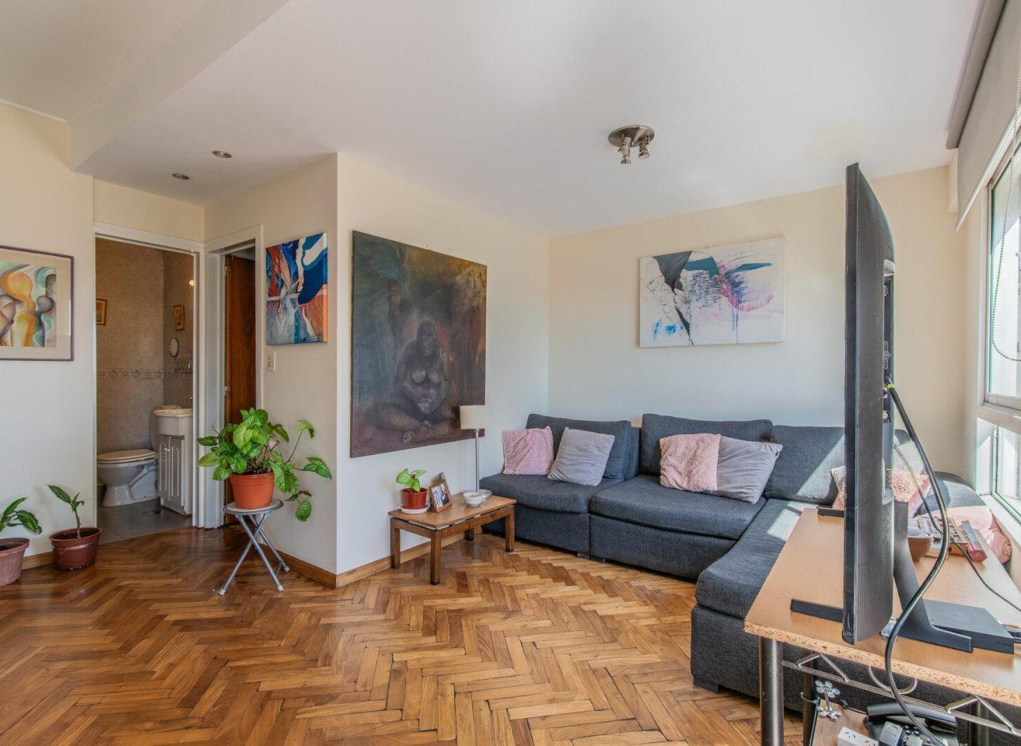 Foto de VENTA. DEPTO. 2 AMBIENTES. BALCÓN. ALMAGRO., imagen 3