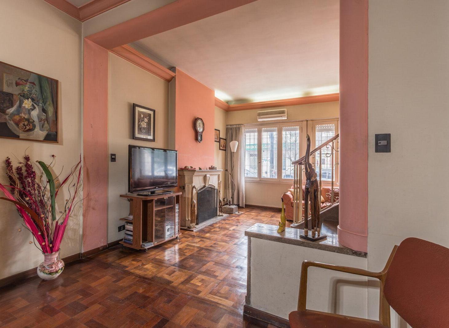 Foto de VENTA. CASA. 5 AMBIENTES. QUINCHO. JARDÍN. PILETA. BALCÓN. VILLA DEL, imagen 4